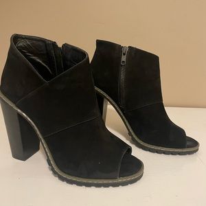 Kelsi Daeggaer Brooklyn KDB peep toe booties size 7.5